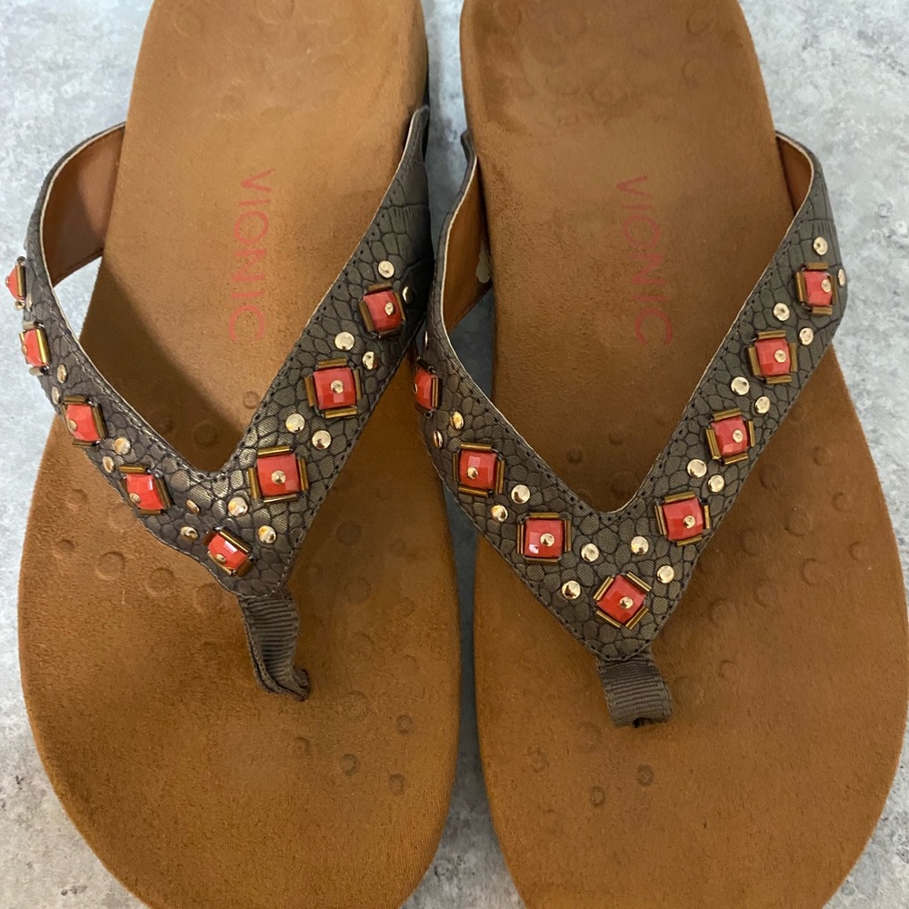 Vionic Women's Tan and Red Embellished Sandals